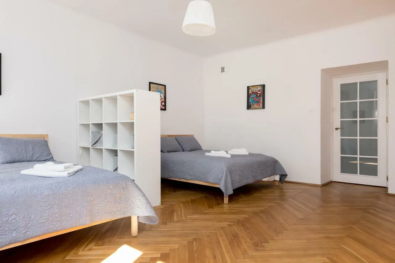 Royal Route Apartment For 10 People Warsaw