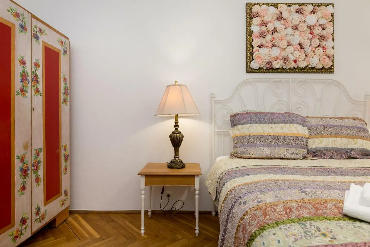 Royal Route Apartment For 10 People Warsaw Poland