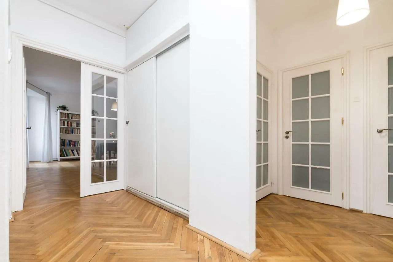Royal Route Apartment For 10 People Warsaw