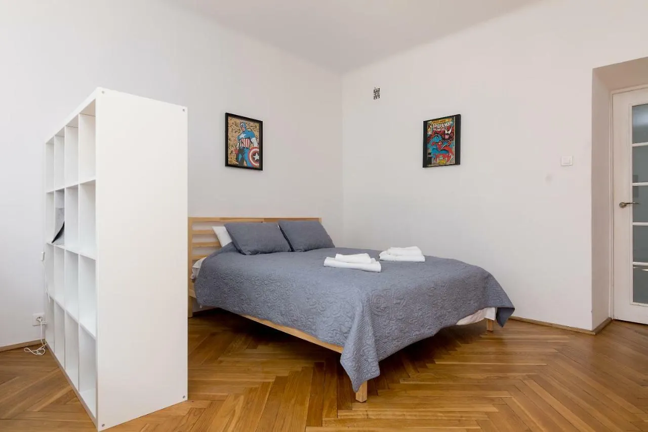 Royal Route Apartment For 10 People Warsaw