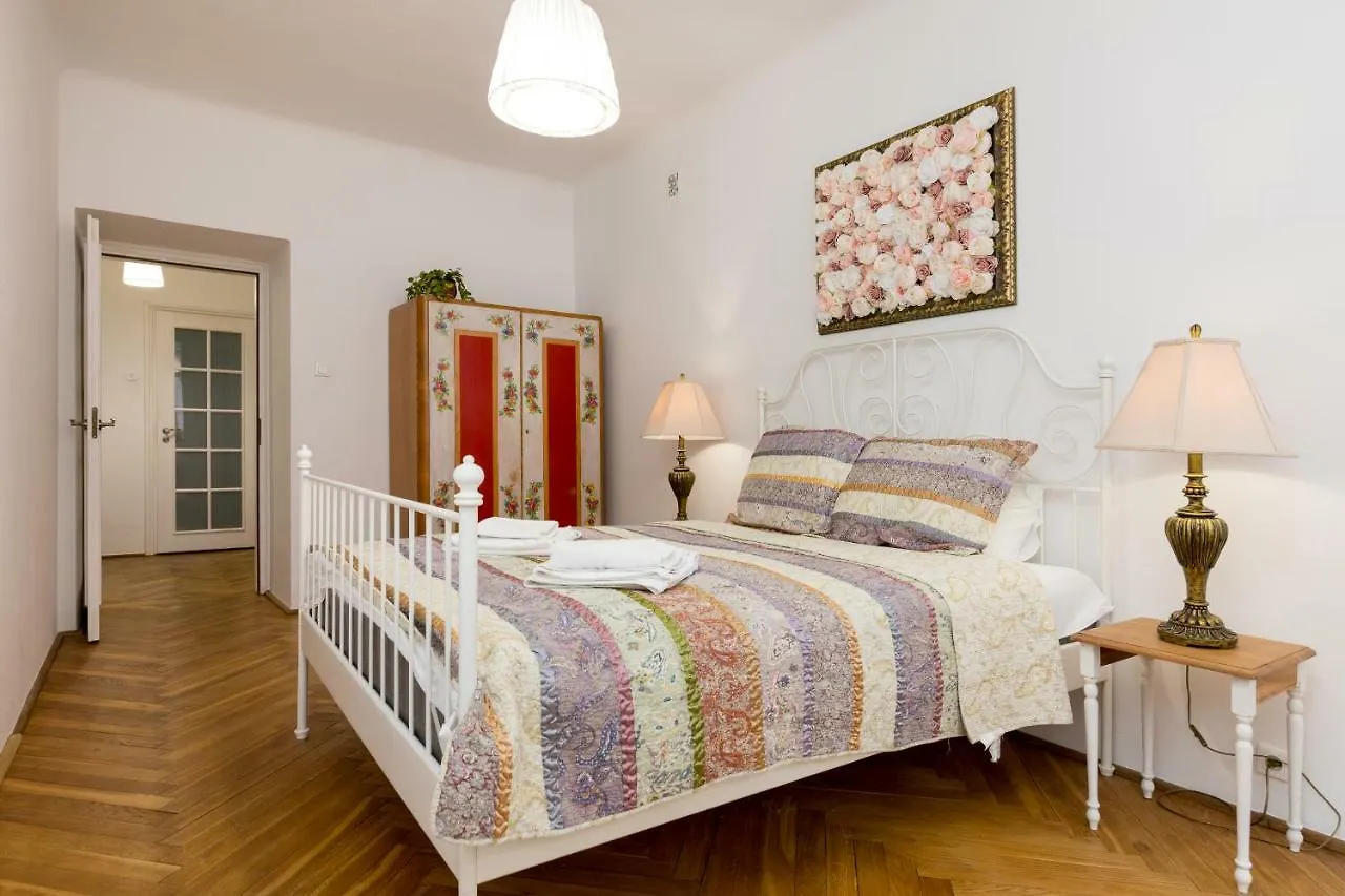 Royal Route Apartment For 10 People Warsaw Poland